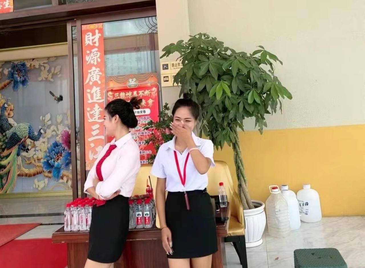 腾龙客服风采